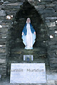 Statue de la Vierge dans un enclos d'ardoise - IRLANDE
