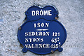 Ancien panneau routier indiquant la distance des villages proches de Ison - FRANCE