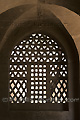 Fenêtre de la mosquée Gourna-el-Gedida, architecte Hassan Fathy - EGYPTE