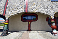 Fenêtre du marché couvert construit par l'architecte Friedensreich Hundertwasser - SUISSE