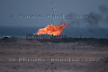 Cheminées en feu d'une exploitation pétrolière - EGYPTE