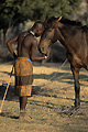 Tête à tête d'un himba et son compagnon - NAMIBIE<BR>
