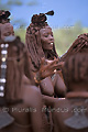 Femme de l'ethnie Himba avec chapeau en peau de chvre