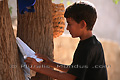 Garçon faisant ses devoirs - TUNISIE