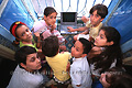 Groupe d'enfants devant un ordinateur - TUNISIE