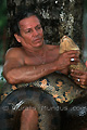 Capax tenant un anaconda - COLOMBIE