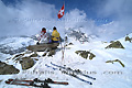 Skieurs en contemplation devant le glacier d'Aletsch - SUISSE