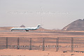 Avion sur la piste de l'aéroport Abou Simbel - EGYPTE