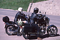 Deux motards sur une route suisse - SUISSE